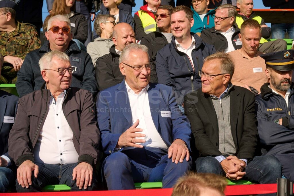 Großübung im Fuchs-Park-Stadion: 350 Einsatzkräfte trainieren Amoklage-Szenario! - tennews BAMBERG - 🚨 350 Einsatzkräfte trainierten am Samstag (13.09.2025) Amoklage-Szenario! Großübung im Fuchs-Park-Stadion - Innenminister Herrman vor Ort! 🏟️
