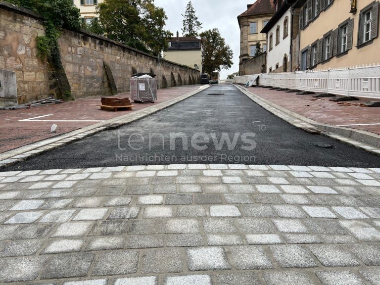 BAMBERG - 🚧 Erinnerung: Straßenbau Michelsberger Straße fast abgeschlossen - ab Montag neue Bauphase, Sperrungen und Sonderfahrplan für Buslinie 910! 🚌