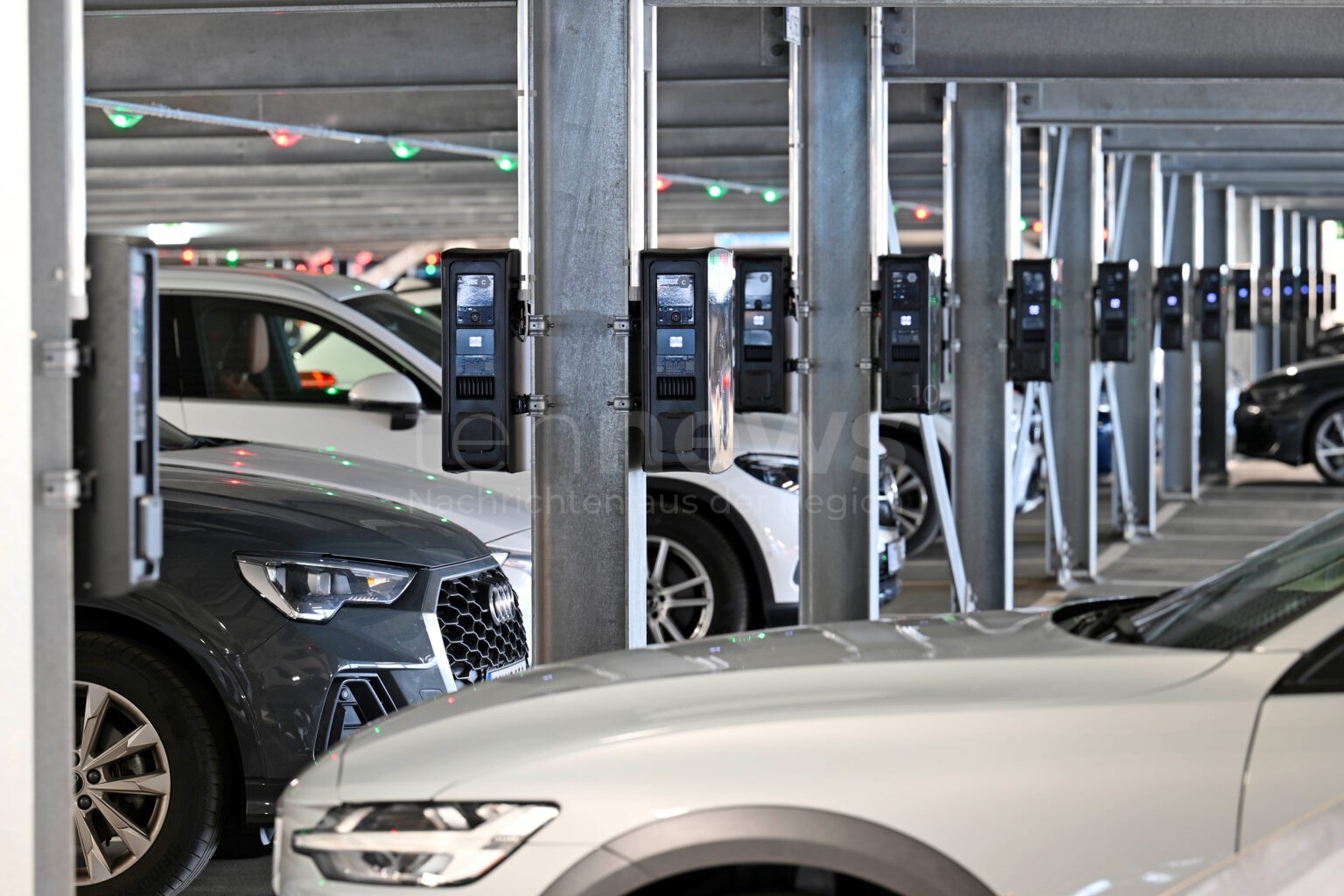 MÜNCHEN - ⚡ Söder eröffnet am Dienstag (16.09.2025) Bayerns größten Ladepark am Flughafen München! 275 Ladepunkte für E-Autos! 🔋