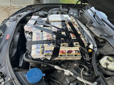 STRAUBING-BOGEN - Zoll deckt raffinierten Zigarettenschmuggel auf! Bulgare (40) versteckt 9000 Zigaretten in Reifen und Motorraum - Strafverfahren!