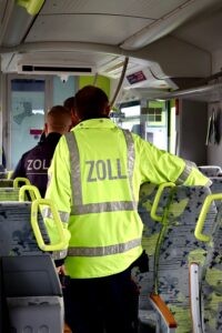 SELB - Crystal Meth im Kondom versteckt! Zoll schnappt Drogenschmugglerin im Zug aus Tschechien - 60 Konsumeinheiten beschlagnahmt!