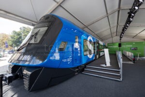 MÜNCHEN - 🚇 Neue XXL-S-Bahn vom 9.-14. September 2025 auf IAA erlebbar. 200 Meter lange Züge ab 2028 in München unterwegs 🎯