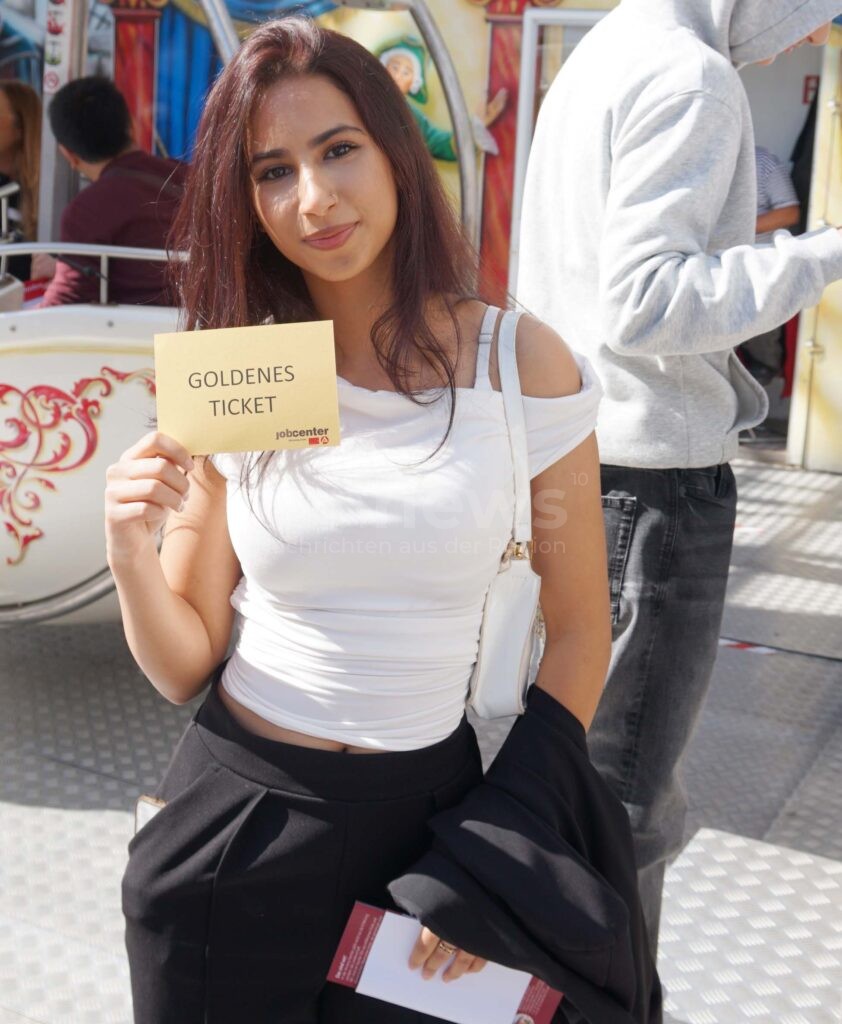 Azubi Speed Dating im Riesenrad: Zehn Jahre Jobvermittlung auf dem Volksfest! - tennews NÜRNBERG - 🎡 Zehn Jahre "Azubi Speed Dating" im Riesenrad am Samstag (13.09.2025)! 23 Unternehmen bieten hürdenlos Ausbildungsplätze an! 🎯