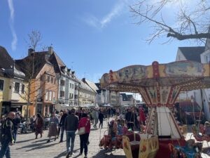 SCHROBENHAUSEN - 🎉 Heute Michaeli-Dult: Verkaufsoffener Sonntag, über 60 Stände, Kinderattraktionen & Marktmeile in der Innenstadt! 🛍️