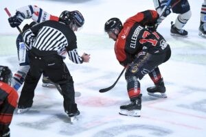 KEMPTEN - 🏒 EHC Königsbrunn kassiert 2:6-Niederlage im Testspiel gegen die Sharks - Chancenverwertung und Defensive bleiben Schwachpunkte! 🚨
