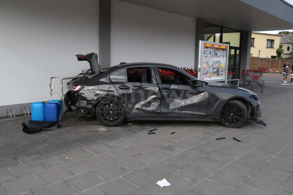 Bayerische Spezialeinheiten schnappen Geldautomaten-Sprenger auf frischer Tat - tennews BAMBERG / ZWICKAU - đ„ Bayerische Spezialeinheiten schnappen Geldautomaten-Sprenger auf frischer Tat! Zwei NiederlĂ€nder festgenommen! đ
