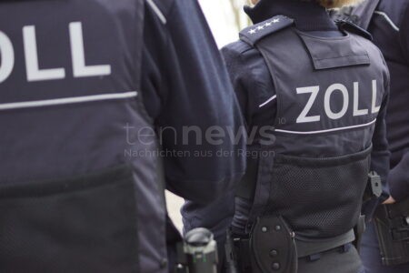 NESSELWANG - 🚨 Zoll kontrolliert Baustelle: 20 von 21 Personen ohne gültigen Aufenthaltstitel! Vier Arbeitgeber vor Ermittlungen! ⚖️