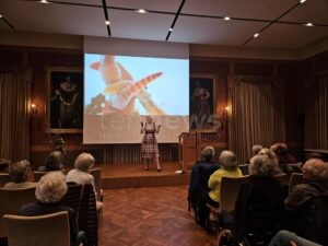 PFAFFENHOFEN AN DER ILM - 🎭 Fräulein Brehm begeistert Publikum am Donnerstag (25.09.2025): 60 Minuten spannendes Theater über den Regenwurm! 🪱