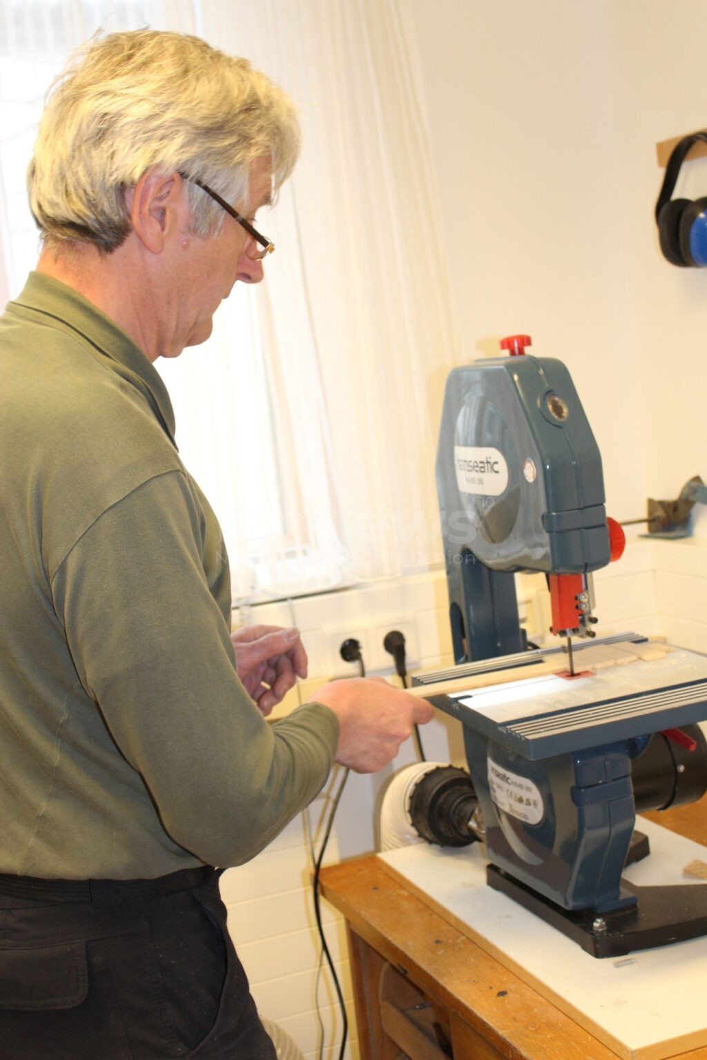 PFAFFENHOFEN AN DER ILM - 🛠️ Handwerken im Seniorenbüro: Kreatives Werken und Basteln für Ältere, kostenfrei und ohne Anmeldung, nächstes Treffen am (08.10.2025)! 👵