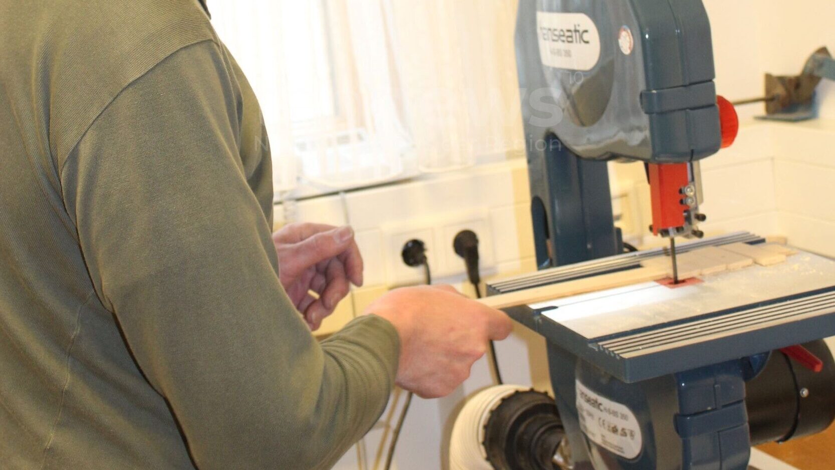 Pfaffenhofen an der Ilm: Handwerken und Basteln im Seniorenbüro - Kreativtreff für Ältere - tennews PFAFFENHOFEN AN DER ILM - 🛠️ Handwerken und Basteln im Seniorenbüro: Kreativtreff für Ältere, alle 14 Tage mittwochs, kostenfrei und ohne Anmeldung! 👴