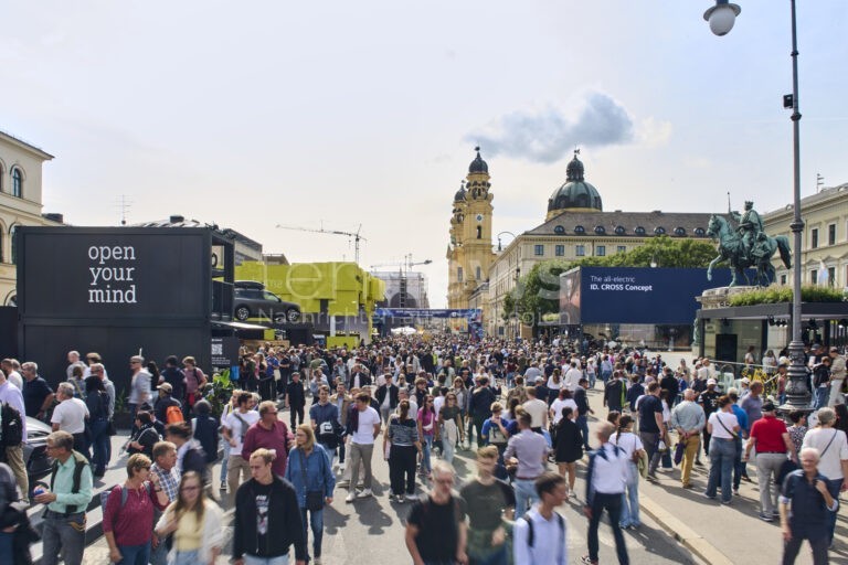 MÜNCHEN - 👮‍♂ 8.000 Polizisten sicherten IAA Mobility 2025 ab! Straftaten sinken von 285 auf 50 - Herrmann lobt am Sonntag (14.09.2025) Polizei-Einsatz! 🚗