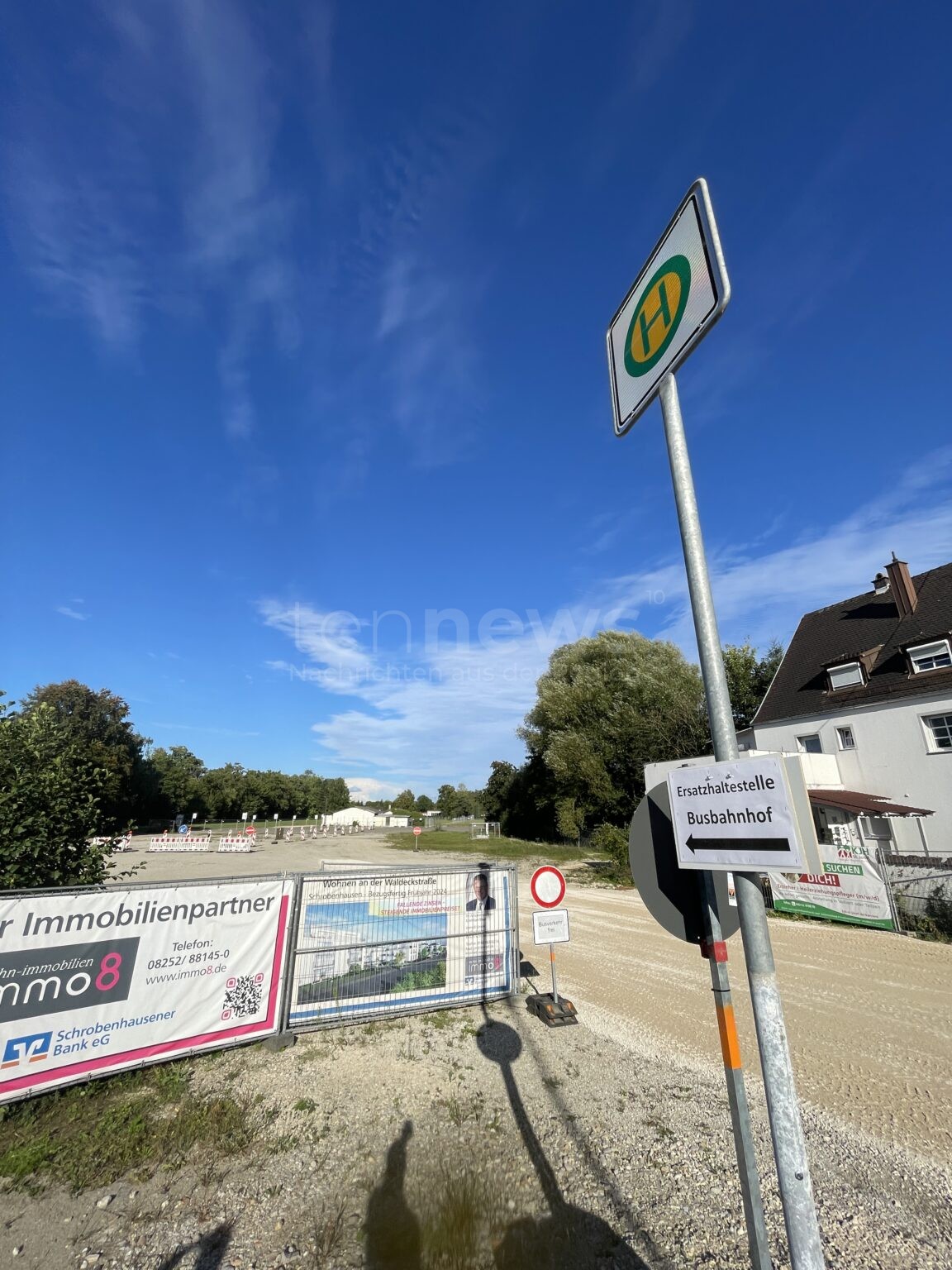 🚌 SCHROBENHAUSEN - Busbahnhof wegen Bauverzögerung noch zwei Wochen gesperrt! Ersatzhaltestelle am Volksfestplatz eingerichtet! 🚧