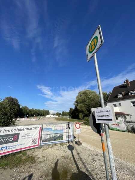 🚌 SCHROBENHAUSEN - Busbahnhof wegen Bauverzögerung noch zwei Wochen gesperrt! Ersatzhaltestelle am Volksfestplatz eingerichtet! 🚧