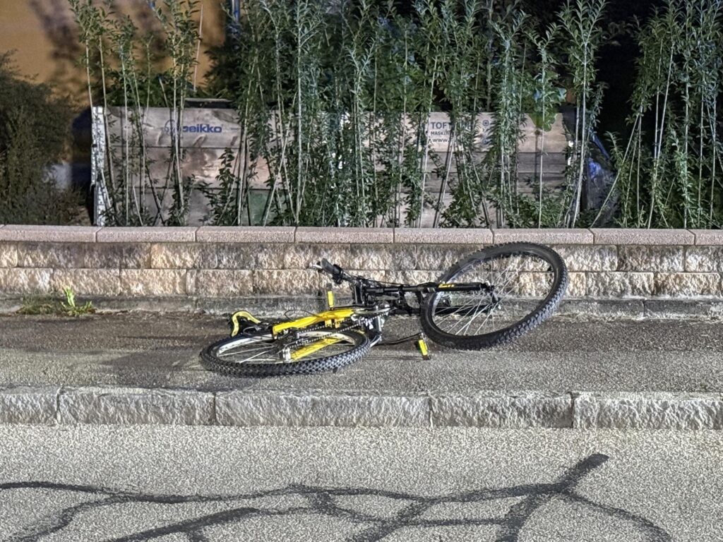 SCHROBENHAUSEN - 🚨 Unfall in Mühlried: Junger Radler (12) am Montagabend (29.09.2025) von Auto angefahren! Fahrer flüchtet - Polizei fahndet, auch per Radio 🚔