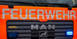 VESTENBERGSGREUTH – 🔥 Wintergarten brennt am Samstag (20.09.2025) lichterloh, Flammen greifen auf Dachstuhl über – hoher Schaden, Ursache unklar. 🚒