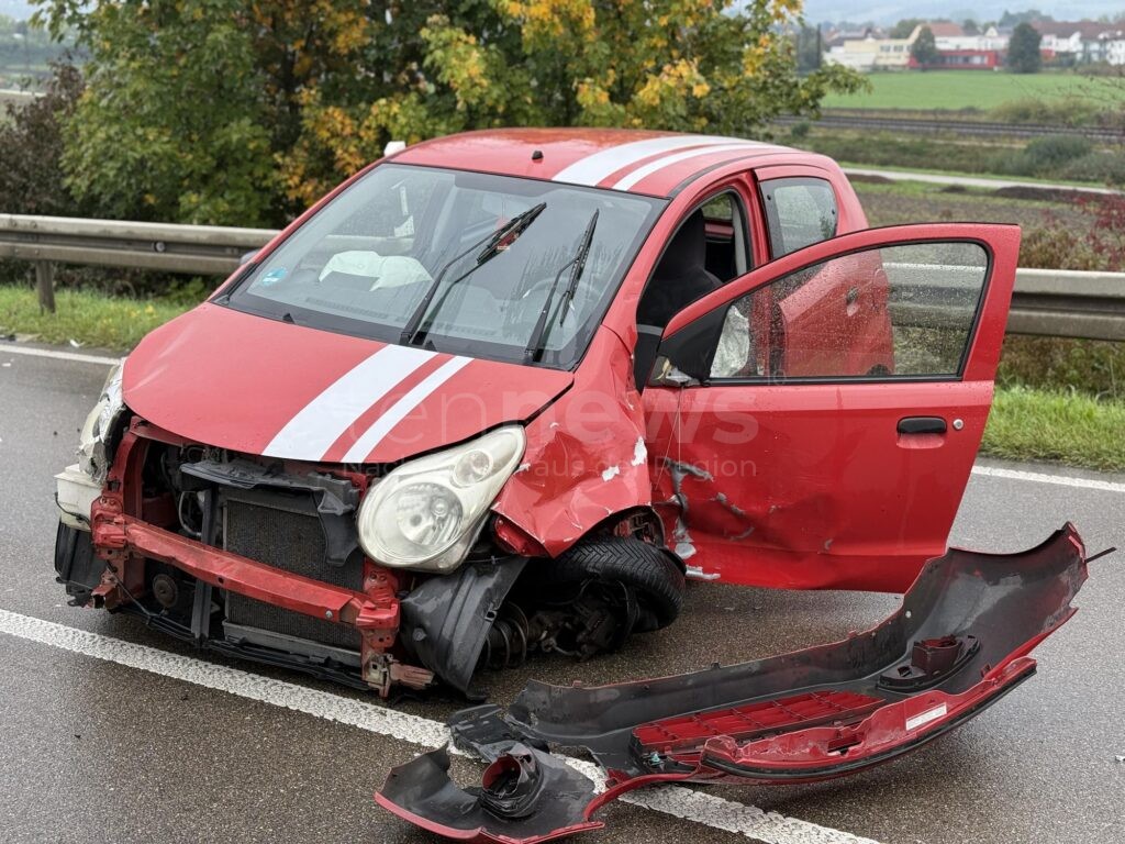 DONAUWÖRTH - 🚨 Schwerer Unfall auf B16 am Dienstag (30.09.2025) fordert ein Todesopfer! Drei weitere Personen verletzt - vierter Verkehrstoter binnen einer Woche! 🚑