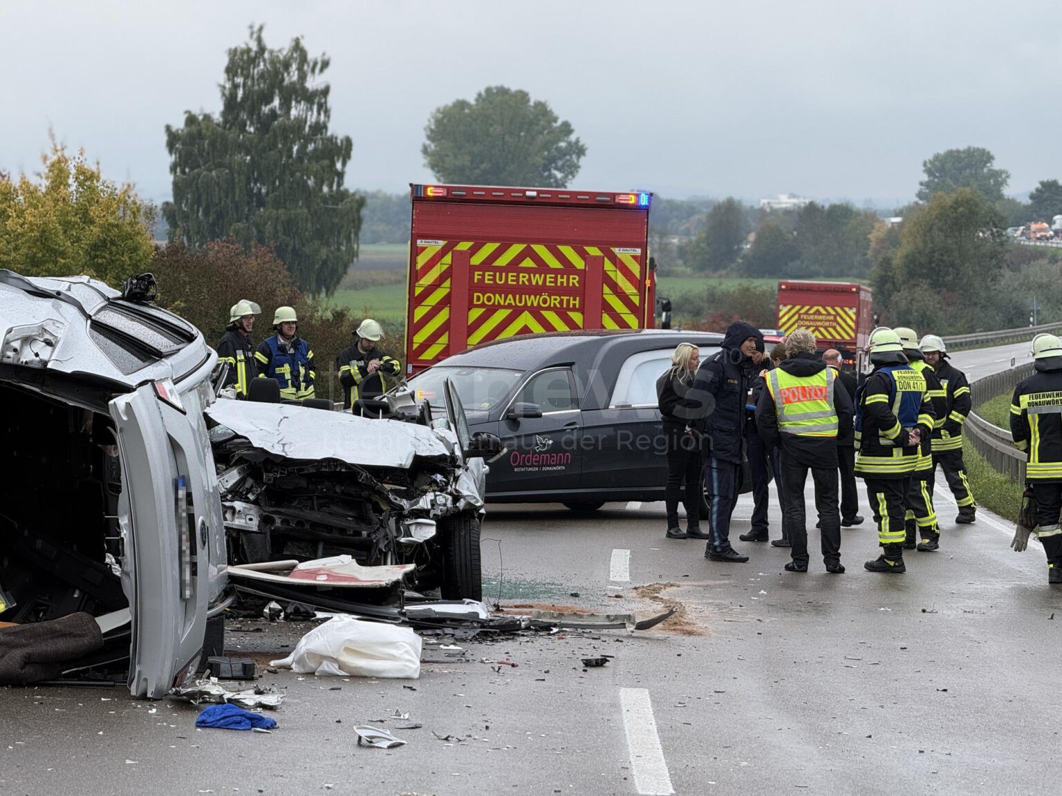 DONAUWÖRTH - 🚨 Schwerer Unfall auf B16 am Dienstag (30.09.2025) fordert ein Todesopfer! Drei weitere Personen verletzt - vierter Verkehrstoter binnen einer Woche! 🚑
