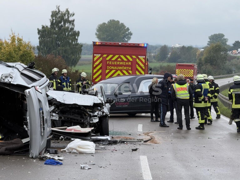 DONAUWÖRTH - 🚨 Schwerer Unfall auf B16 am Dienstag (30.09.2025) fordert ein Todesopfer! Drei weitere Personen verletzt - vierter Verkehrstoter binnen einer Woche! 🚑