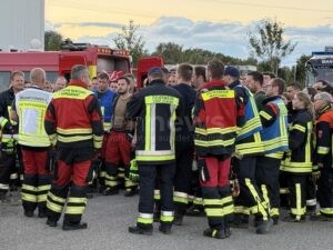 MANCHING-OBERSTIMM – 🕵️ Großfahndung nach vermisstem Senior seit Sonntag (31.08.2025): 800 Helfer suchen, Polizei bittet Bevölkerung um Mithilfe. 🚓