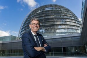 BERLIN - 🏆 Deutscher Verlagspreis 2025: 80 Verlage erhalten am Montag (29.09.2025) Auszeichnung! Staatsminister Weimer würdigt literarische Vielfalt! 📚