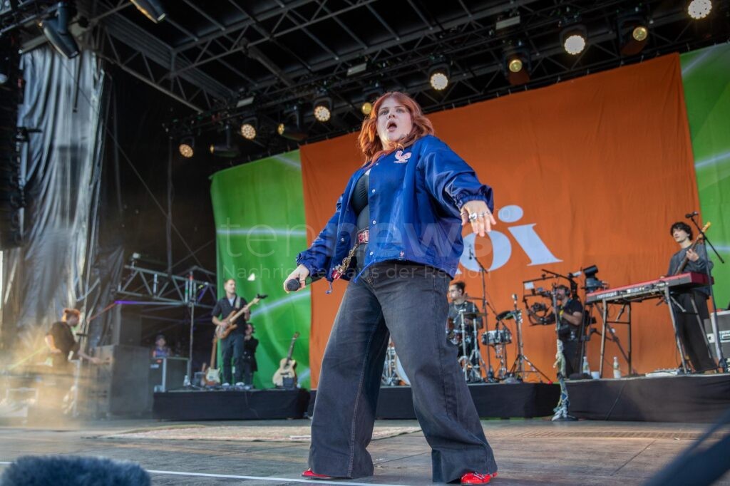 33.000 Fans rocken Weißenburg: BR-Festivals begeistern mit Alvaro Soler und Queen-Tribute! - tennews WEISSENBURG - 🎵 33.000 Fans feiern bei BR-Festivals an Samstag und Sonntag (13.09.2025) mit Alvaro Soler und Queen-Tribute! Große Party auf Kirchweihplatz! 🎤