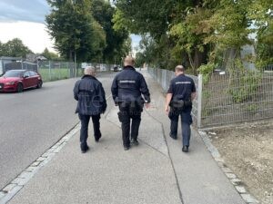 SCHROBENHAUSEN - 👮‍♂️ Sicherheitswacht sucht Verstärkung! Drei ehrenamtliche Helfer unterstützen die Polizei - ein Platz im Team noch frei! 🚨
