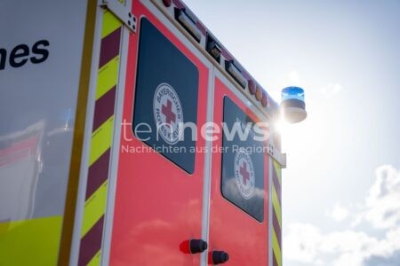 GEISENFELD – 🚦 Vorfahrt missachtet am Freitag (26.09.2025): Frau bei Zusammenstoß verletzt, 20.000 Euro Schaden, Feuerwehr im Einsatz. 🚒