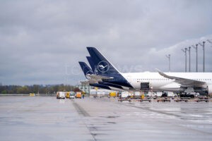 FRANKFURT - ✈️ Lufthansa plant nach Medienberichten am Freitag (26.09.2025) massiven Stellenabbau! Tausende Jobs in der Verwaltung betroffen! 📉