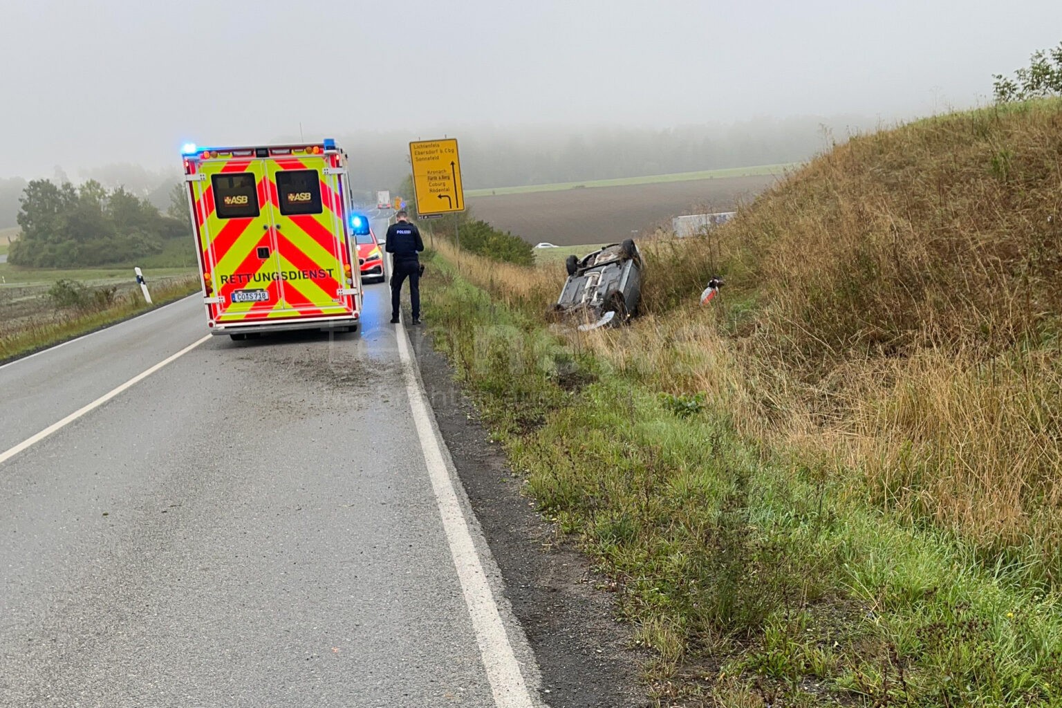 🚗 NEUSTADT BEI COBURG - Skoda-Fahrerin überschlägt sich am Donnerstag (11.09.2025)! 23-Jährige nach Übersteuern leicht verletzt - 3.000 Euro Schaden! 🚑