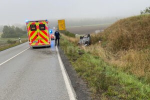 🚗 NEUSTADT BEI COBURG - Skoda-Fahrerin überschlägt sich am Donnerstag (11.09.2025)! 23-Jährige nach Übersteuern leicht verletzt - 3.000 Euro Schaden! 🚑