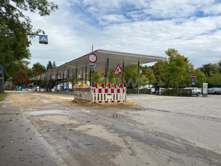 🚌 SCHROBENHAUSEN - Busbahnhof weitere zwei Wochen gesperrt! Ersatzhaltestelle am Volksfestparkplatz - Verzögerungen auf Baustelle! 🚧