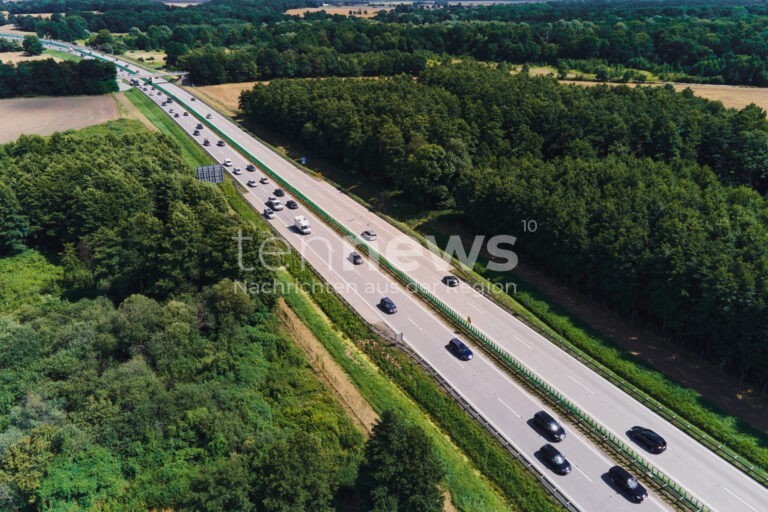 A73 BEI EBERSDORF BEI COBURG - 🚗 Horror-Crash am Dienstag (23.09.2025) auf A73! BMW rast mit 180 km/h in ausscherenden Tesla - 180.000 Euro Schaden! 💥
