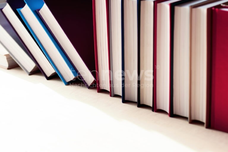 NÜRNBERG - 📚 Morgen FrankenBuch 2025: Erste regionale Buchmesse in der Stadtbibliothek mit Lesungen, Comics und Verlagen – Eintritt frei für alle! ✍