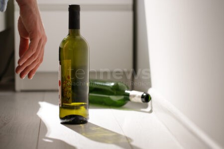 PARTENSTEIN - 🍷 Ladendieb trinkt am Freitag (12.09.2025) Weinflasche leer und fällt bewusstlos um - Intensivstation! 44-Jähriger bereits polizeibekannt! 🏥