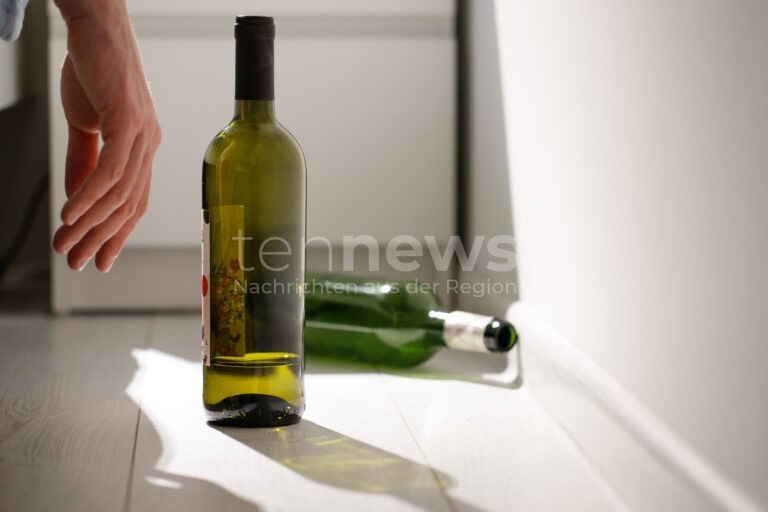 PARTENSTEIN - 🍷 Ladendieb trinkt am Freitag (12.09.2025) Weinflasche leer und fällt bewusstlos um - Intensivstation! 44-Jähriger bereits polizeibekannt! 🏥
