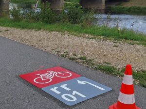 REGENSBURG - 🚴 Ausbau des Hauptradroutennetzes: Neue Radlroute rr12 von BMW bis Haslbach markiert, rr01 entlang des Europakanals jetzt Teil des Netzes! 🛣️