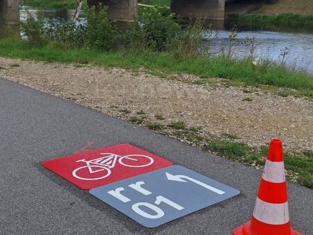 REGENSBURG - 🚴 Ausbau des Hauptradroutennetzes: Neue Radlroute rr12 von BMW bis Haslbach markiert, rr01 entlang des Europakanals jetzt Teil des Netzes! 🛣️