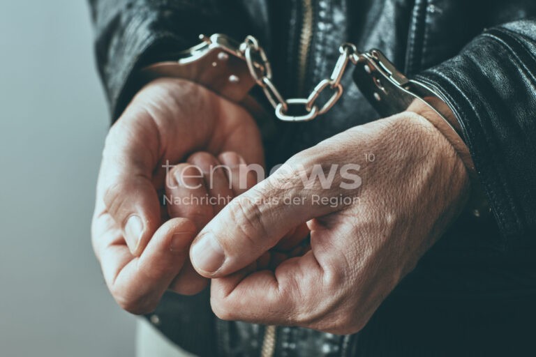 AUGSBURG / BAMBERG - 🎵 Musiklehrer (58) in U-Haft! Behörden berichten am Dienstag (23.09.2025) über Verdacht auf Kinderpornographie und heimliche Aufnahmen! ⚖