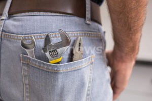 ⚠️ NÜRNBERG/FÜRTH - Falsche Handwerker erbeuten 10.000 Euro! Polizei warnt vor neuer Betrugsmasche - Täter erschleichen sich Zugang zu Wohnungen! 🔨