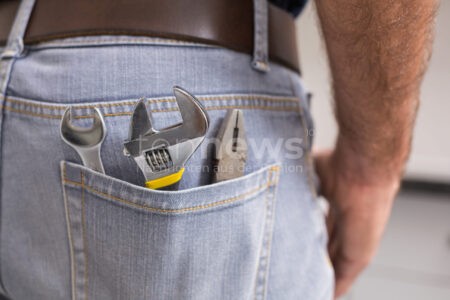 ⚠️ NÜRNBERG/FÜRTH - Falsche Handwerker erbeuten 10.000 Euro! Polizei warnt vor neuer Betrugsmasche - Täter erschleichen sich Zugang zu Wohnungen! 🔨