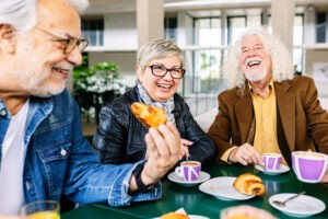 NÖRDLINGEN - 🍽️ Mittagstisch für Senioren jeden Dienstag im Gemeindezentrum! Sechs Euro pro Mahlzeit - Stadt sucht noch ehrenamtliche Helfer! 🤝