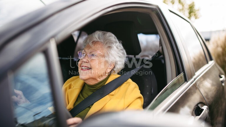 FÜRTH - 🚗 Fahrsicherheitstraining für Seniorinnen und Senioren: Mehr Sicherheit am Steuer, praxisnah üben am (25.10.2025), Anmeldung ab sofort! 🛑