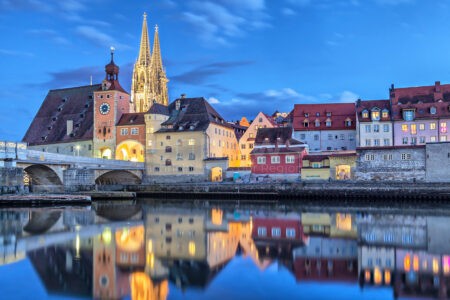 REGENSBURG - 🖼️ Ausstellungseröffnung „Im Mai ist der April vorbei“ am 29. September - 80 Jahre Kriegsende, Graphic Novel & Originaldokumente, Eintritt frei! 🕊️
