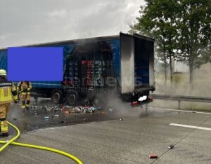 HIMMELKRON - LKW-Brand am Freitag (05.09.2025) auf A9! Reifenplatzer führt zu Vollbrand - Autobahn stundenlang gesperrt - dreißigtausend Euro Schaden!