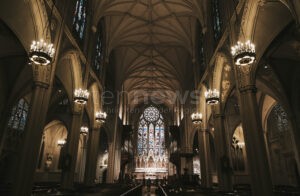 ALTFRAUNHOFEN - ⛪ Diebstahl zwischen Montag (18.09.2025) und Freitag (26.09.2025)! Unbekannte brechen Opferstock auf - dreistelliger Betrag weg! 💰