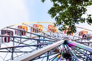 ROSENHEIM - 🍺 Polizei zieht positive Bilanz vom Rosenheimer Herbstfest! 116 Wiesnverbote ausgesprochen, weniger Körperverletzungen! 🎪