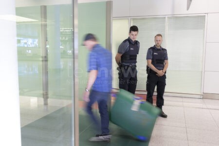 MÜNCHEN - ✈️ Zoll warnt am Dienstag (02.09.2025) vor teuren Urlaubssouvenirs! Bußgelder bei geschützten Arten und Mengengrenzen beachten! 🛃