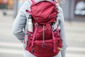 INGOLSTADT - 🎒 Unbekannter versucht in der Nacht auf Sonntag (14.09.2025) Rucksack zu stehlen! Täter flüchtet nach Beleidigungen! 🏃‍♂️