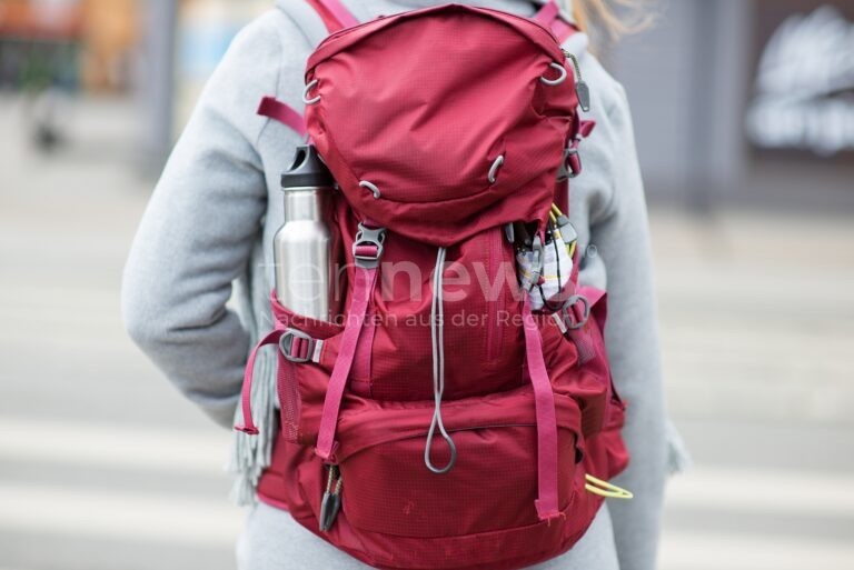 INGOLSTADT - 🎒 Unbekannter versucht in der Nacht auf Sonntag (14.09.2025) Rucksack zu stehlen! Täter flüchtet nach Beleidigungen! 🏃‍♂