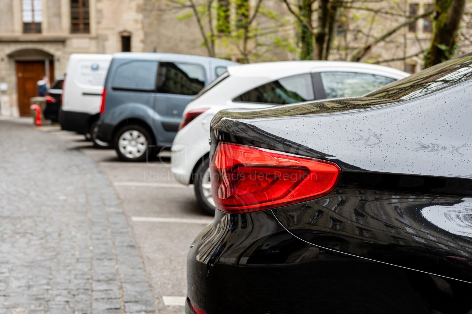 BAMBERG - 🏗️ Neue Stellplatzsatzung tritt am Montag (30.09.2025) in Kraft! Weniger Stellplätze im Sozialwohnungsbau - Entlastung für Bauherren! 🚗